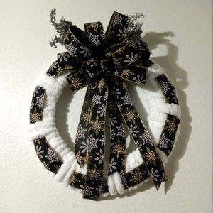 Holiday wreath
